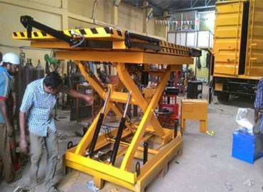 Scissor Lift With Rotating Platform